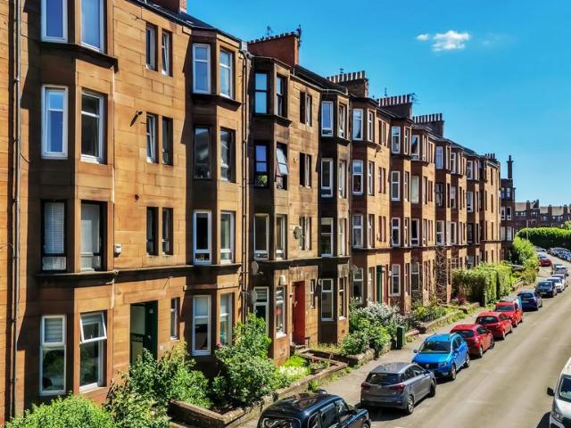 Flat for sale in Broomhill, Scotland