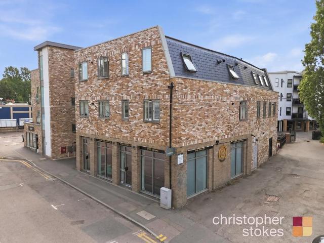 Flat for sale in Broxbourne, Hertfordshire