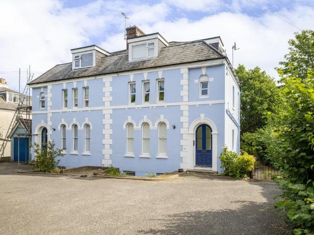 Flat for sale in Uckfield, Cross In Hand