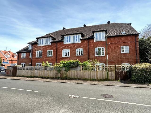 Flat for sale in Horsham, West Sussex