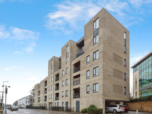 Flat for sale in North Watford