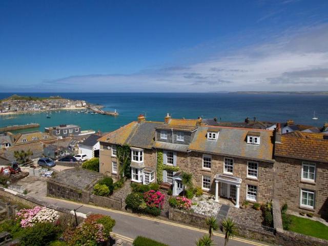 Flat for sale in Penbeagle, Cornwall