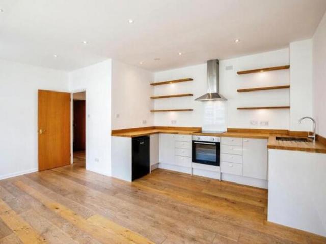Flat for sale in Elephant and Castle, Greater London