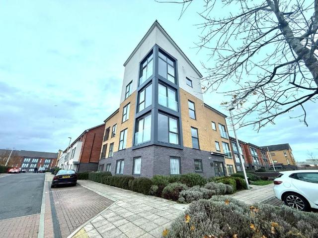 Flat for sale in Shinfield