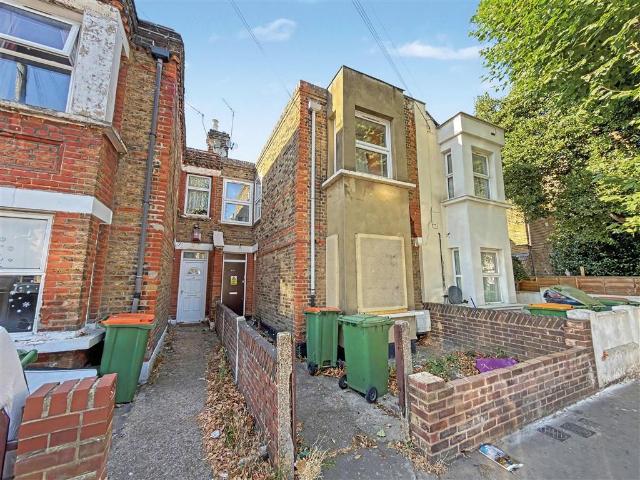 Flat for sale in Plashet, Greater London