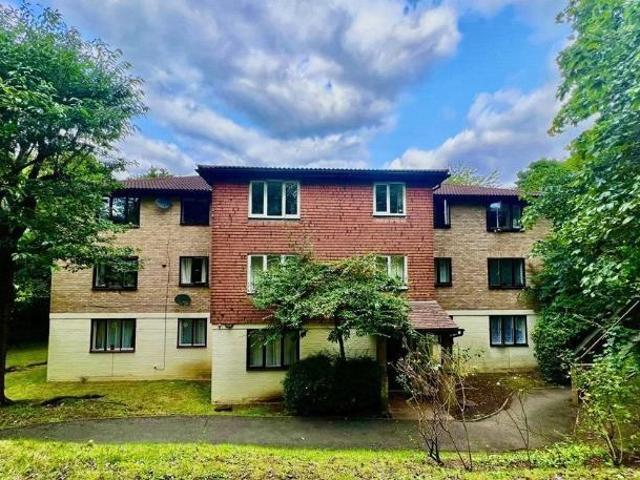 Flat for sale in London Borough of Croydon, Purley