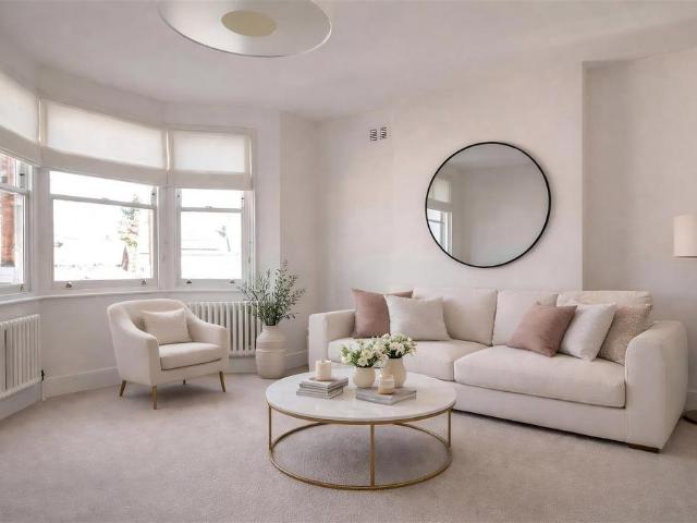 Flat for sale in Harlesden, Greater London