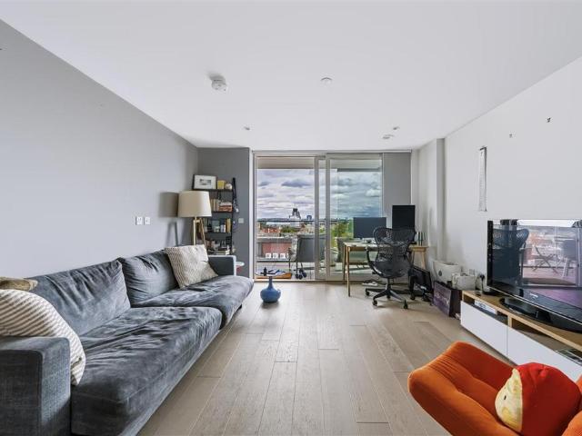 Flat for sale in Putney, Greater London