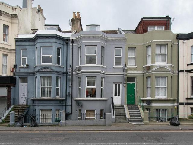 Flat for sale in Blacklands, Guestling Green
