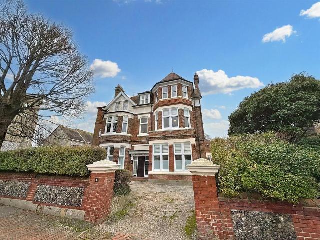 Flat for sale in Eastbourne, East Sussex