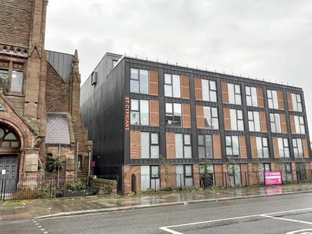 Flat for sale in Kensington, Calderstones