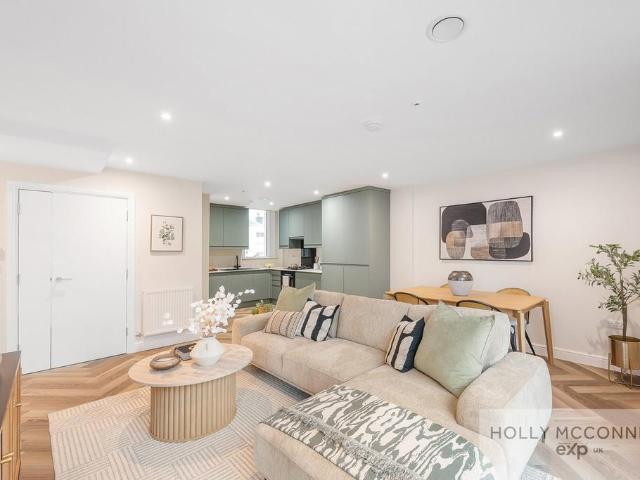 Flat for sale in London Borough of Lewisham, Lower Sydenham
