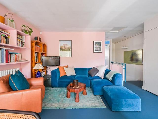 Flat for sale in Mile End, Greater London