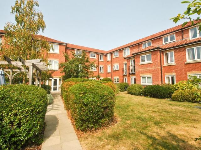 Flat for sale in Feckenham, City Of Bristol