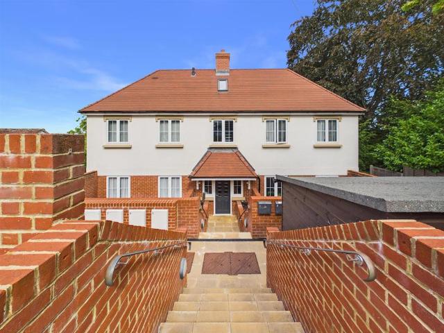 Flat for sale in London Borough of Croydon, Greater London