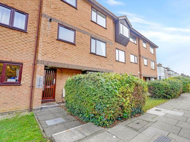 Flat for sale in Greater London