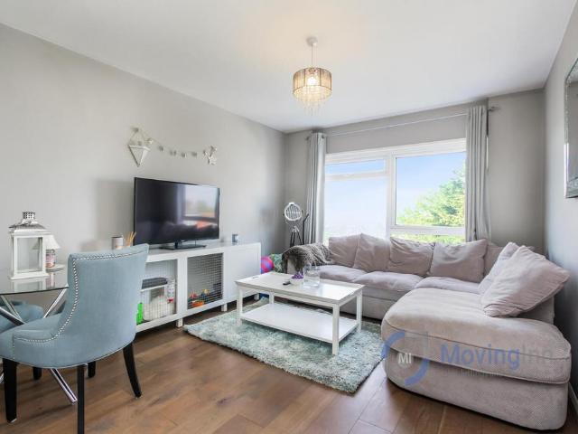 Flat for sale in London Borough of Croydon, Upper Norwood