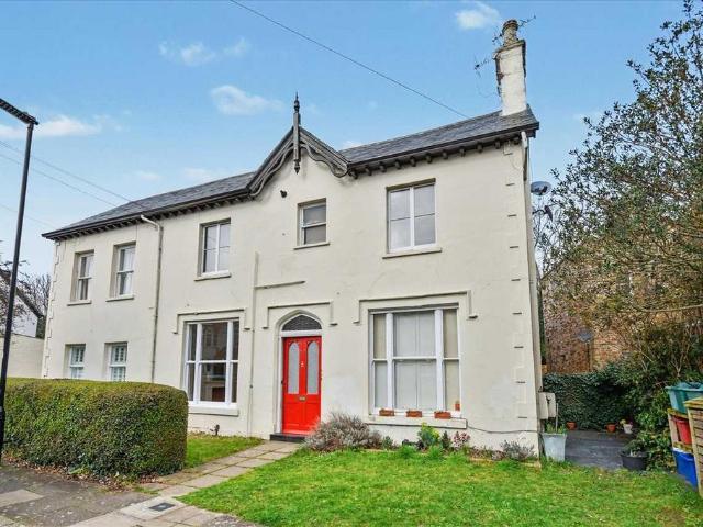 Flat for sale in London Borough of Hounslow, Isle Of Man