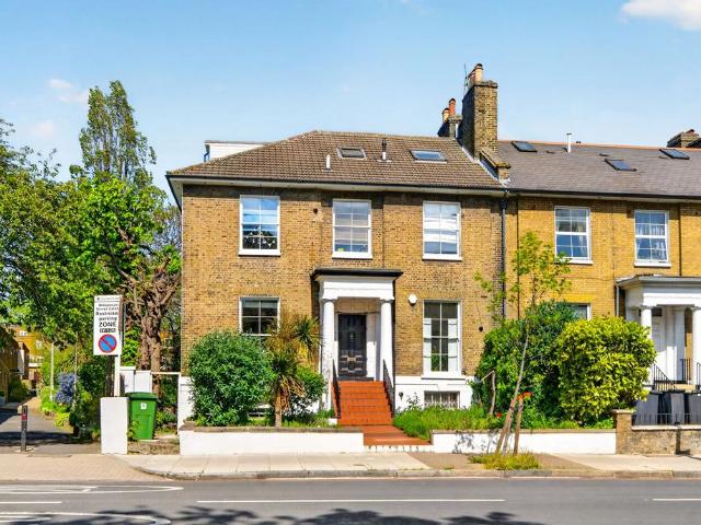 Flat for sale in Holloway, Lower Holloway