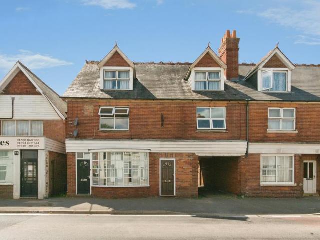 Flat for sale in Hurst Green, Heathlands