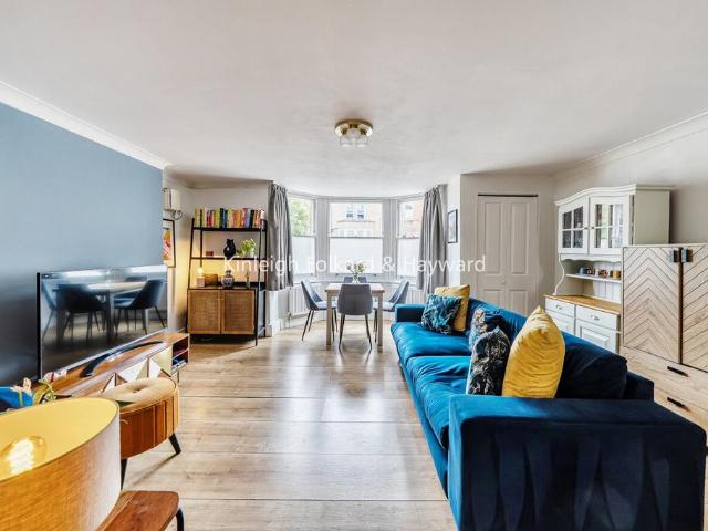 Flat for sale in Crouch End, Greater London