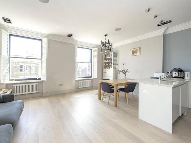Flat for sale in North Kensington, Greater London