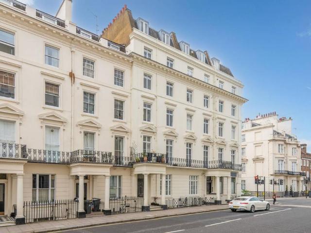 Flat for sale in Paddington, Greater London