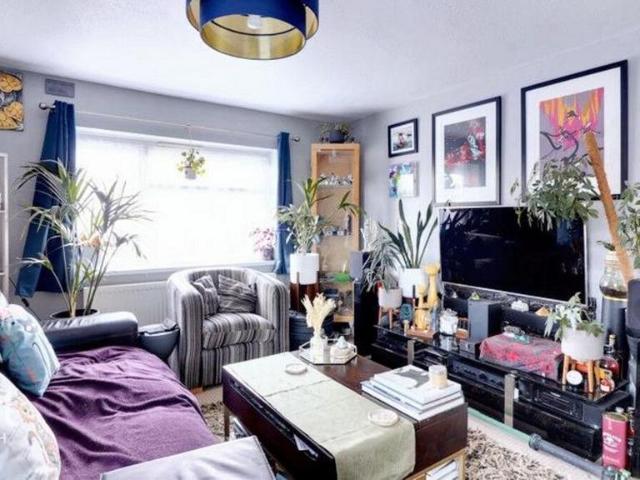 Flat for sale in Mill End, Green Close