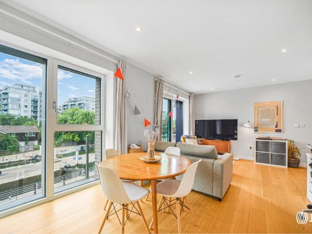 Flat for sale in Tottenham Hale, Greater London
