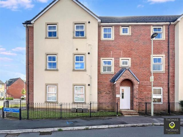 Flat for sale in Gloucester, Gloucestershire
