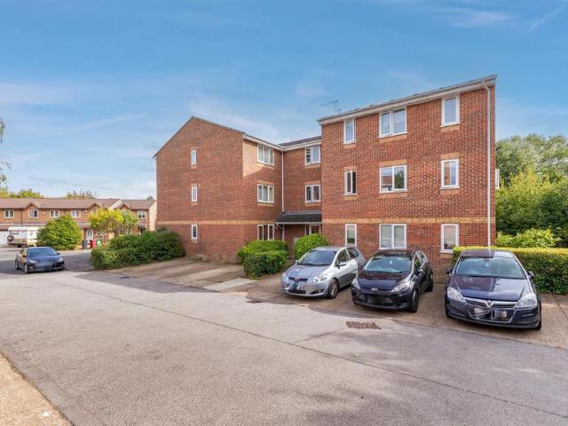 Flat for sale in Slough