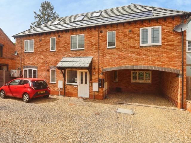 Flat for sale in Alderminster, Warwickshire