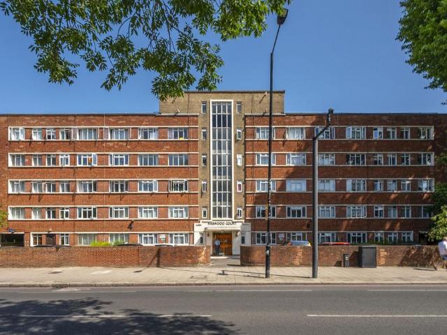 Flat for sale in Putney, Greater London