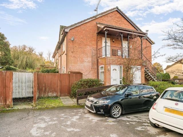 Flat for sale in Wrecclesham, Fole