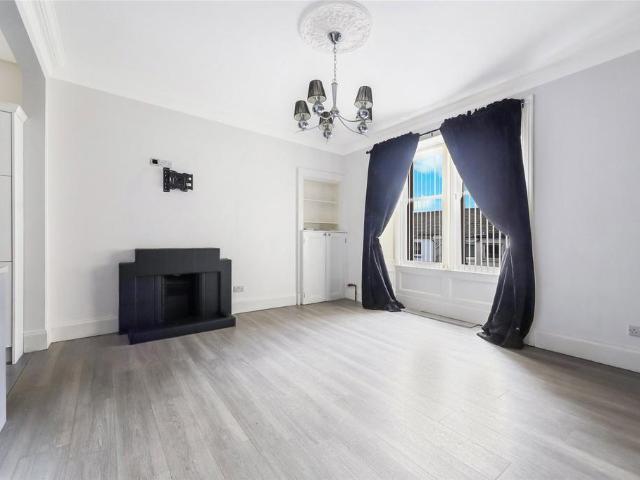 Flat for sale in Largs, Scotland