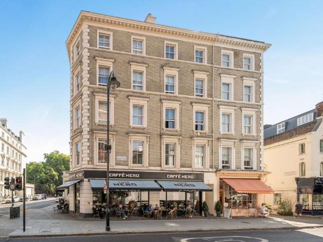 Flat for sale in Brompton, Greater London