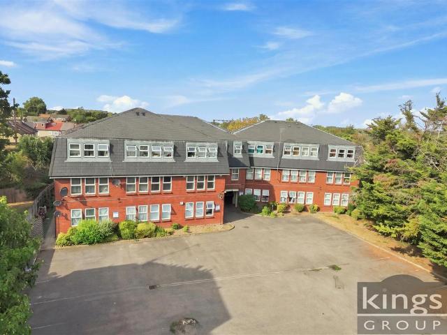 Flat for sale in Broxbourne, Hertfordshire