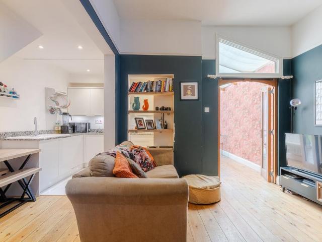 Flat for sale in Feckenham, City Of Bristol