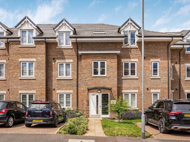 Flat for sale in St Albans, Five Acres