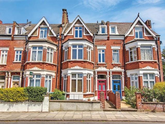 Flat for sale in Mapesbury, Greater London