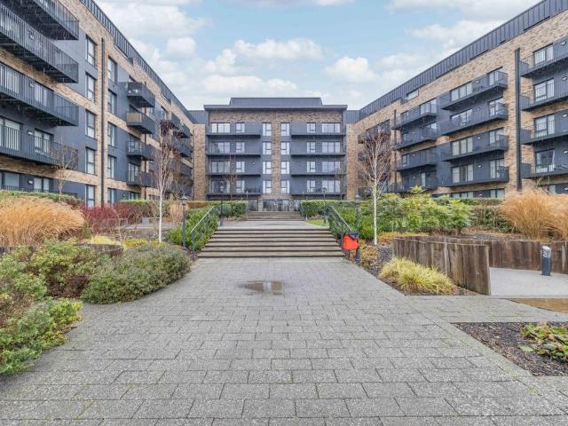 Flat for sale in Repton Manor, Bridgefield
