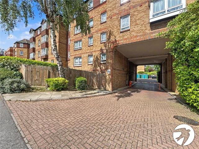 Flat for sale in North Cray, Frognal