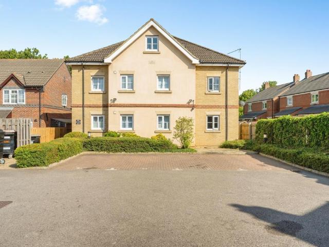 Flat for sale in Cauldwell, Bedford
