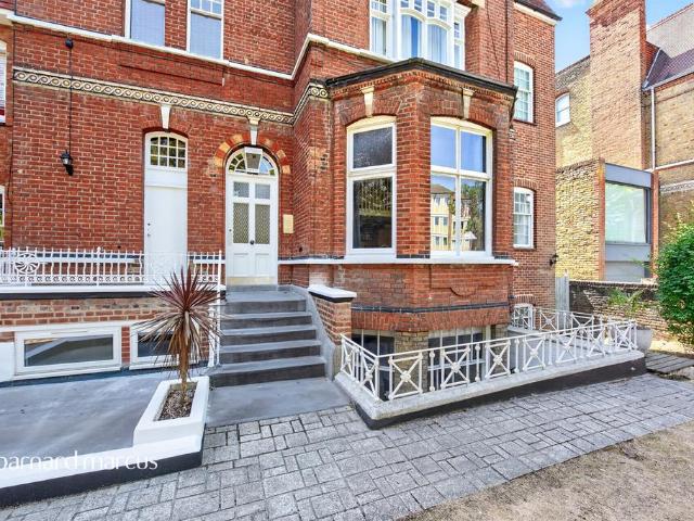 Flat for sale in Putney, Greater London