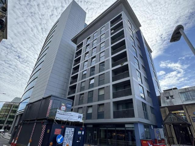 Flat for sale in Reading
