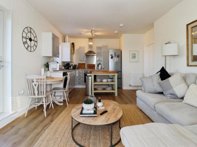 Flat for sale in Yate Rocks, Yate