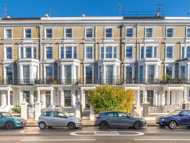 Flat for sale in Notting Hill, Greater London