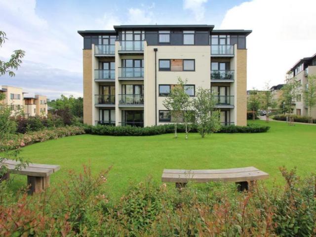 Flat for sale in West Finchley, Greater London