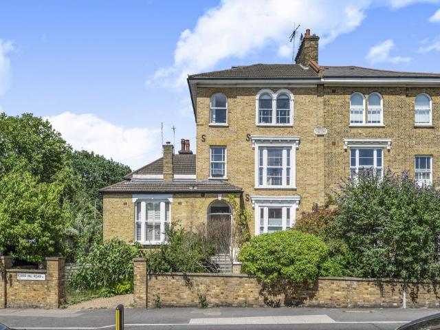 Flat for sale in London Borough of Southwark, Greater London