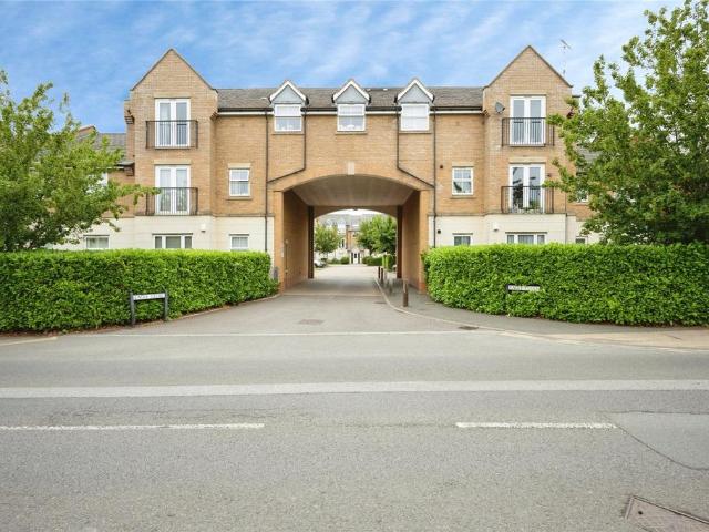 Flat for sale in Leighton-Linslade, Leighton Buzzard